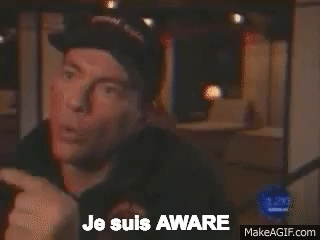 Jean Claude Van Damme qui dit "je suis AWARE" pour représenter la conscience