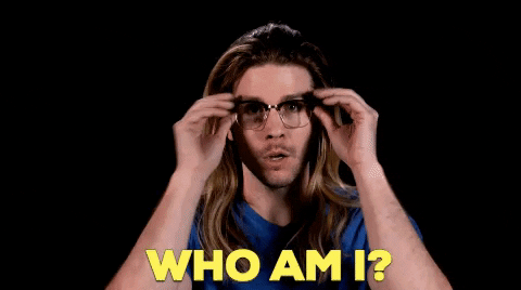 un homme qui dit en anglais "qui suis je ?"